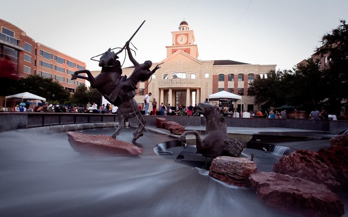 Fountain and City Hall at Sugar Land Town Square